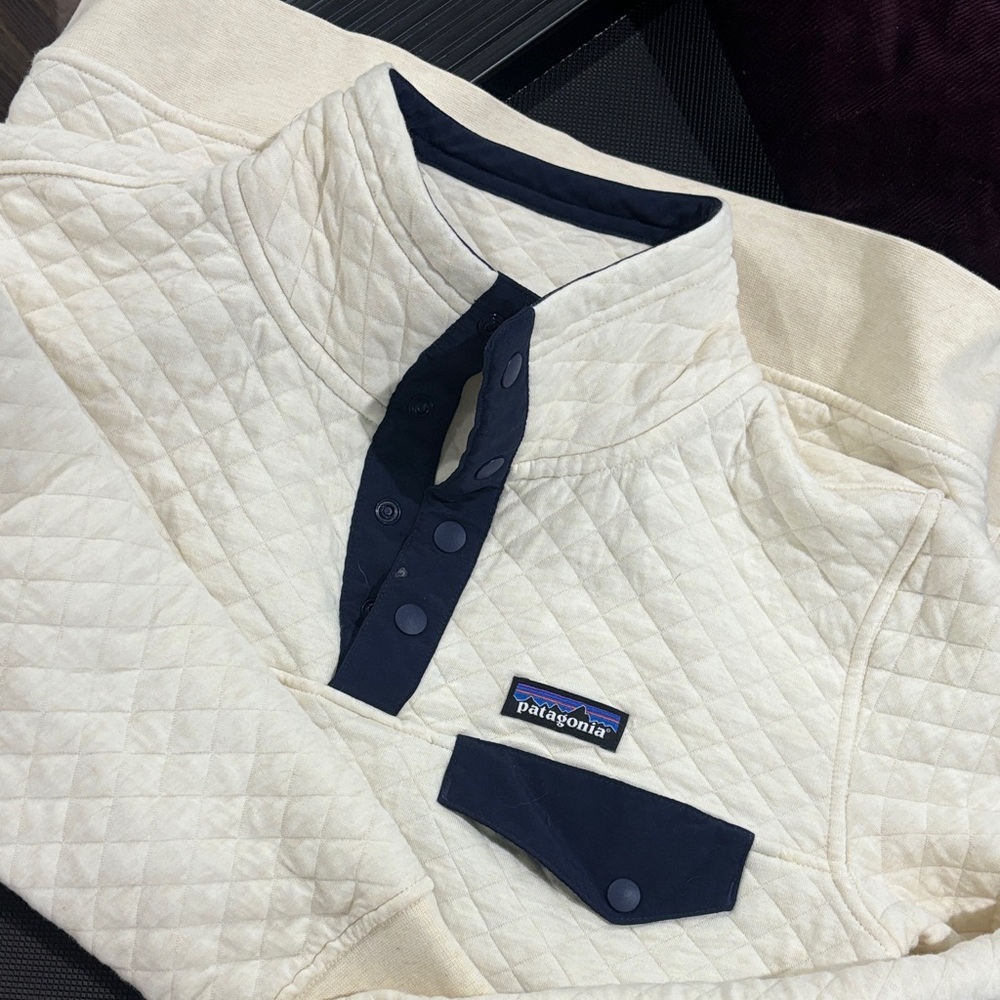 Patagonia Cream and Navy Quilted Pullover